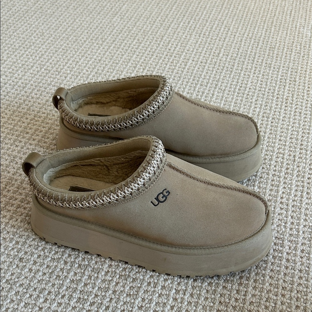UGG Tan Tazz II slippers